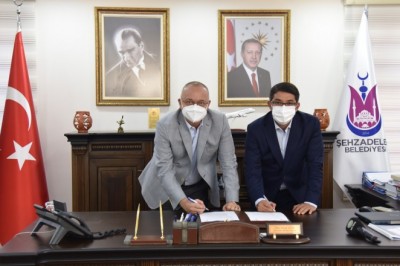 Manisa'da çarşı esnafının beklediği projede imzalar atıldı