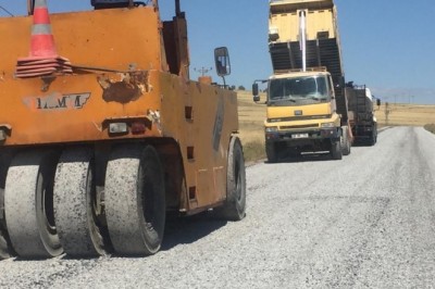 Büyükşehirden kırsal mahalle yollarına hizmet yolculuğu