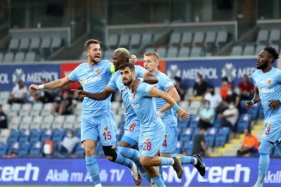 Mame Thiam ilk maçta golünü attı