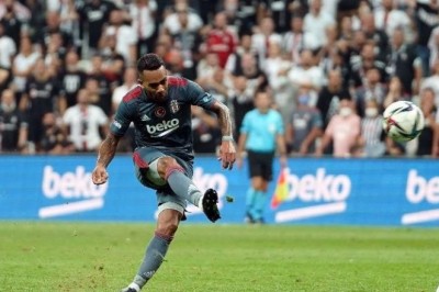 Beşiktaş'tan Alex Teixeira'nın sağlık durumuna ilişkin açıklama