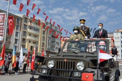 Kars'ta 30 Ağustos Zafer Bayramı törenle kutlandı