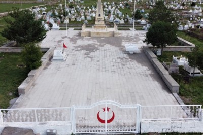 Ardahan'da şehitlik onarıldı