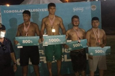 Bilecikli güreşçi Kahraman, Mersin'de birinci oldu