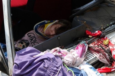 Kamyondan fırlayan lastik kaplaması faciaya sebep oluyordu