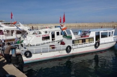 Van Gölü’ndeki kayıtlı balıkçı teknelerine destek