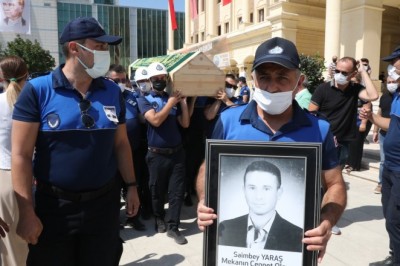 Yardımsever zabıta komiseri gözyaşlarıyla son yolculuğuna uğurlandı